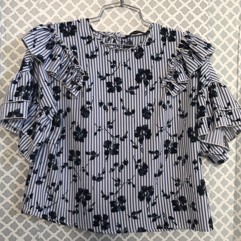 Lipslide blue striped‎ floral ruffle crop top